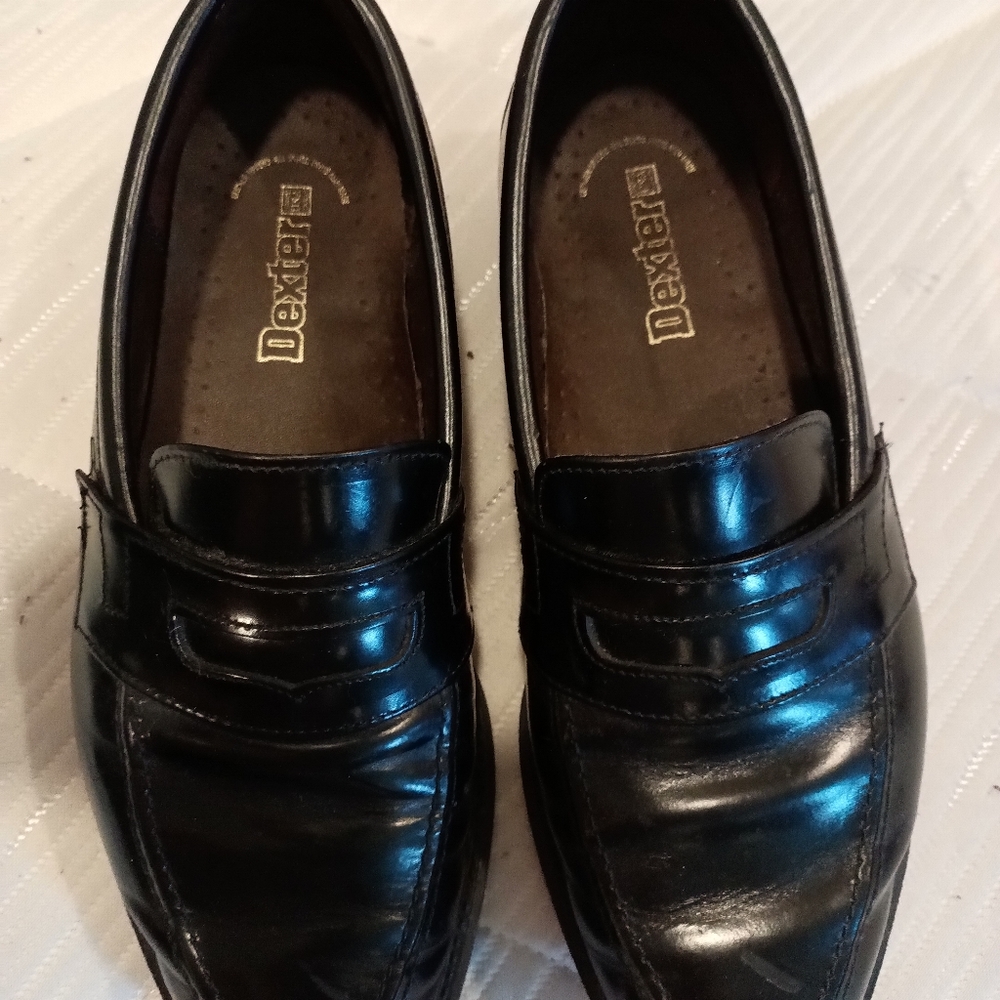 1069-47) Dexter mens dress shoes.